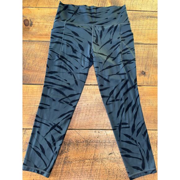 Athleta Salutation Stash Pocket II 7/8 Tight Womens Zebra Print Leggings Medium - Picture 1 of 6